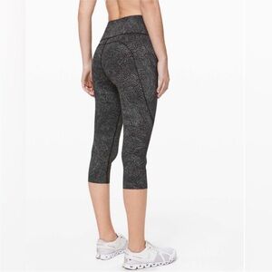 113 - Lululemon Fast and Free Crop 19" *Nulux Free Spirit Ice Grey Black size 4